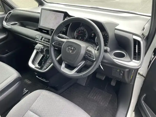 トヨタ ノア S－G 福岡県 2022(令4)年 2.3万km ホワイトパールクリスタルシャイン トヨタセーフティーセンス/コーナーセンサー/レーンキープアシスト/ドラレコ前後/バックカメラ/BT/フルセグTV/メーカーオプションナビ10.5インチ/CD/USB/純正フロアマット/純正アルミホイール/プッシュスタート/スマートキー/オートハイビーム/クルコン/LEDヘッド/ワンオーナー