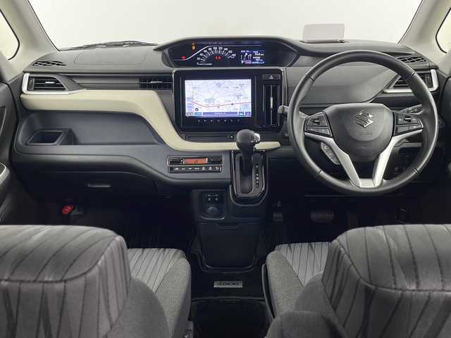 スズキ ソリオ HV MZ 埼玉県 2023(令5)年 2.2万km ピュアホワイトP 純正9インチナビ/　（FM/AM/BT/iPod/CD/DVD）/フルセグテレビ/プッシュスタート/全方位モニター/両側パワースライドドア/ビルトインETC/オートLEDライト/ヘッドアップディスプレイ/シートヒーター/レーンアシスト/クルーズコントロール/衝突被害軽減ブレーキ/コーナーセンサー/純正フロアマット/純正アルミホイール/サーキュレーター/サンバイザー