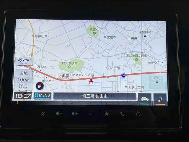 スズキ ソリオ HV MZ 埼玉県 2023(令5)年 2.2万km ピュアホワイトP 純正9インチナビ/　（FM/AM/BT/iPod/CD/DVD）/フルセグテレビ/プッシュスタート/全方位モニター/両側パワースライドドア/ビルトインETC/オートLEDライト/ヘッドアップディスプレイ/シートヒーター/レーンアシスト/クルーズコントロール/衝突被害軽減ブレーキ/コーナーセンサー/純正フロアマット/純正アルミホイール/サーキュレーター/サンバイザー