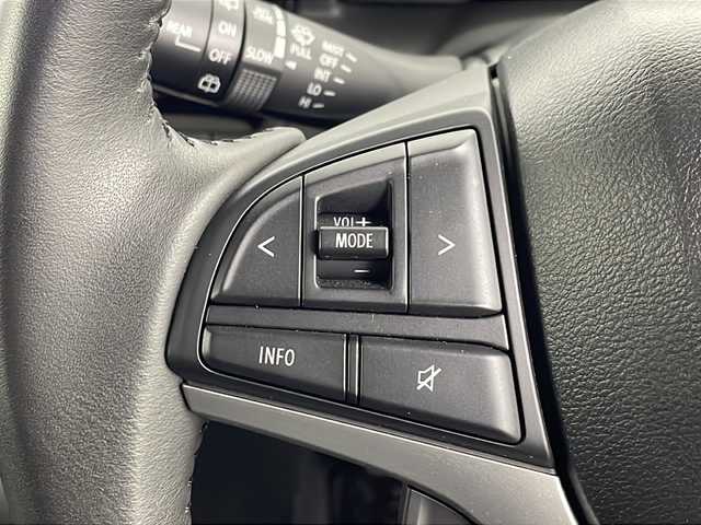 スズキ ソリオ HV MZ 埼玉県 2023(令5)年 2.2万km ピュアホワイトP 純正9インチナビ/　（FM/AM/BT/iPod/CD/DVD）/フルセグテレビ/プッシュスタート/全方位モニター/両側パワースライドドア/ビルトインETC/オートLEDライト/ヘッドアップディスプレイ/シートヒーター/レーンアシスト/クルーズコントロール/衝突被害軽減ブレーキ/コーナーセンサー/純正フロアマット/純正アルミホイール/サーキュレーター/サンバイザー