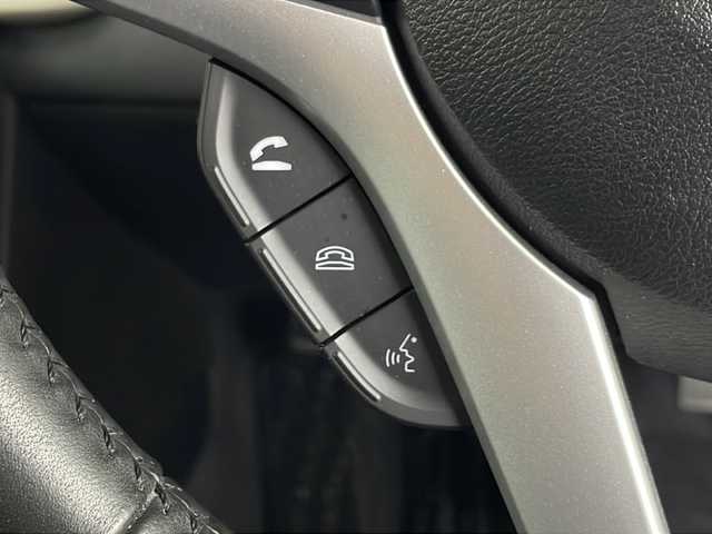 スズキ ソリオ HV MZ 埼玉県 2023(令5)年 2.2万km ピュアホワイトP 純正9インチナビ/　（FM/AM/BT/iPod/CD/DVD）/フルセグテレビ/プッシュスタート/全方位モニター/両側パワースライドドア/ビルトインETC/オートLEDライト/ヘッドアップディスプレイ/シートヒーター/レーンアシスト/クルーズコントロール/衝突被害軽減ブレーキ/コーナーセンサー/純正フロアマット/純正アルミホイール/サーキュレーター/サンバイザー