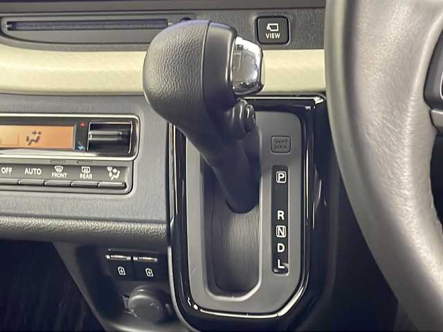 スズキ ソリオ HV MZ 埼玉県 2023(令5)年 2.2万km ピュアホワイトP 純正9インチナビ/　（FM/AM/BT/iPod/CD/DVD）/フルセグテレビ/プッシュスタート/全方位モニター/両側パワースライドドア/ビルトインETC/オートLEDライト/ヘッドアップディスプレイ/シートヒーター/レーンアシスト/クルーズコントロール/衝突被害軽減ブレーキ/コーナーセンサー/純正フロアマット/純正アルミホイール/サーキュレーター/サンバイザー