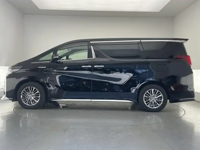トヨタ アルファードハイブリット エグゼクティブ ラウンジ S 愛知県 2020(令2)年 4.8万km ブラック メーカーナビ/ムーンツインルーフ/JBLプレミアムサウンド/リヤエンターテイメント/HDMI/AC100V電源/ワイヤレス充電/アラウンドビューモニター/ブラインドスポットモニター/デジタルインナーミラー/パーキングアシスト/ベンチレーション/黒レザーシート/トヨタセーフティセンス/パワーバックドア/ステアリングヒーター/ナノイー/Miracast/両側パワースライドドア/パワーシート/LEDオートライト/フォグランプ/純正アルミホイール/フルセグTV/DVD/ETC2.0/前後ドライブレコーダー/純正フロアマット/衝突被害軽減ブレーキ/カーテンエアバック/コーナーセンサー/禁煙車