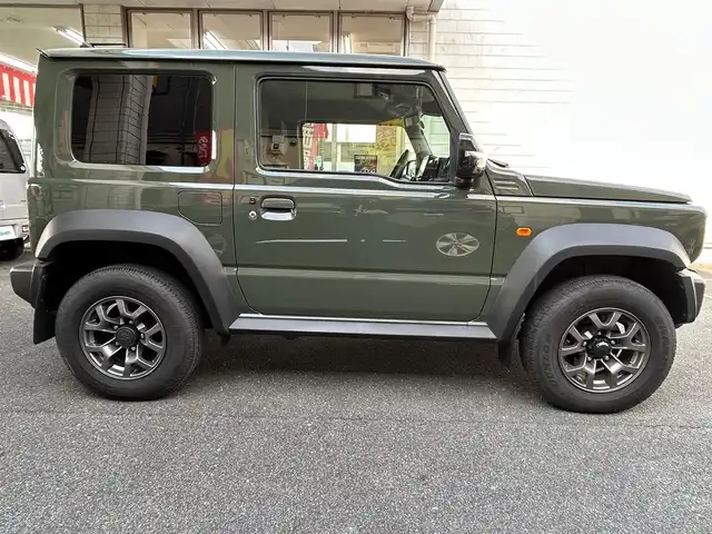 スズキ ジムニー シエラ JC 愛知県 2024(令6)年 4.6万km ジャングルグリーン ワンオーナー/純正SDナビ〈SKX-S808〉/DVD／Bluetooth／地デジTV/バックカメラ/前席シートヒーター/LEDヘッドライト/フロントフォグランプ/アイドリングストップ/ビルトインETC/純正15インチAW/ヘッドライトウォッシャー/スマートキー＆プッシュスタート/スズキセーフティサポート/・前方衝突被害軽減ブレーキアシスト/・デュアルセンサーブレーキサポート/・誤発信抑制機能/・車線逸脱警報/・ふらつき警報/・標識認識機能/・ハイビームアシスト