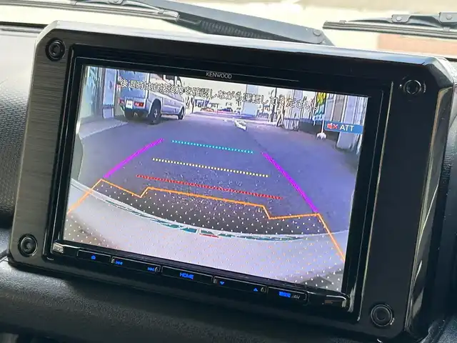 スズキ ジムニー シエラ JC 愛知県 2024(令6)年 4.6万km ジャングルグリーン ワンオーナー/純正SDナビ〈SKX-S808〉/DVD／Bluetooth／地デジTV/バックカメラ/前席シートヒーター/LEDヘッドライト/フロントフォグランプ/アイドリングストップ/ビルトインETC/純正15インチAW/ヘッドライトウォッシャー/スマートキー＆プッシュスタート/スズキセーフティサポート/・前方衝突被害軽減ブレーキアシスト/・デュアルセンサーブレーキサポート/・誤発信抑制機能/・車線逸脱警報/・ふらつき警報/・標識認識機能/・ハイビームアシスト