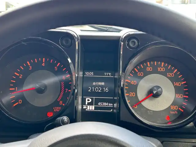 スズキ ジムニー シエラ JC 愛知県 2024(令6)年 4.6万km ジャングルグリーン ワンオーナー/純正SDナビ〈SKX-S808〉/DVD／Bluetooth／地デジTV/バックカメラ/前席シートヒーター/LEDヘッドライト/フロントフォグランプ/アイドリングストップ/ビルトインETC/純正15インチAW/ヘッドライトウォッシャー/スマートキー＆プッシュスタート/スズキセーフティサポート/・前方衝突被害軽減ブレーキアシスト/・デュアルセンサーブレーキサポート/・誤発信抑制機能/・車線逸脱警報/・ふらつき警報/・標識認識機能/・ハイビームアシスト