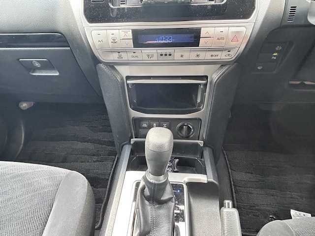 トヨタ ランドクルーザー プラド TX 東京都 2018(平30)年 2.5万km ホワイトパールクリスタルシャイン ワンオーナー/社外ナビ　CN-F1XD/　＜フルセグTV/DVD/Blu-ray/CD/Bluetooth/SD＞/バックカメラ/ETC/レーダークルーズ/レーンディパーチャーアラート/プリクラッシュセーフティ/コーナーセンサー/社外レーダー/ルーフレール/スタッドレスタイヤ4本車載/純正フロアマット/ドアバイザー/スペアキー/取扱説明書/保証書