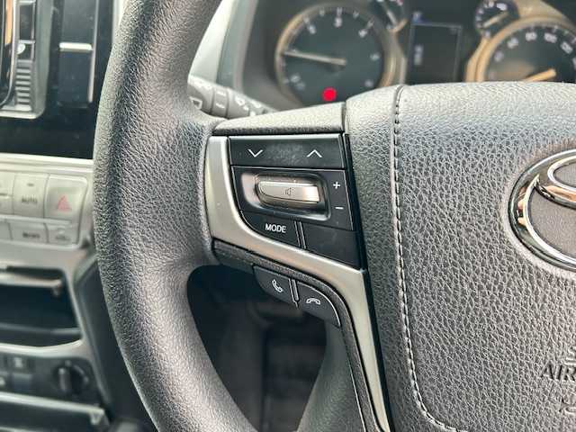 トヨタ ランドクルーザー プラド TX 東京都 2018(平30)年 2.5万km ホワイトパールクリスタルシャイン ワンオーナー/社外ナビ　CN-F1XD/　＜フルセグTV/DVD/Blu-ray/CD/Bluetooth/SD＞/バックカメラ/ETC/レーダークルーズ/レーンディパーチャーアラート/プリクラッシュセーフティ/コーナーセンサー/社外レーダー/ルーフレール/スタッドレスタイヤ4本車載/純正フロアマット/ドアバイザー/スペアキー/取扱説明書/保証書