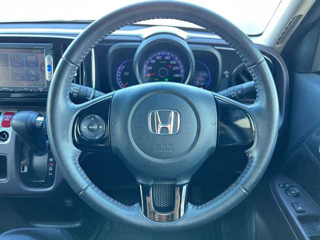 ホンダ Ｎ ＯＮＥ プレミアム 富山県 2015(平27)年 2.3万km プレミアムディープロッソパール 禁煙車/純正ナビ/TV　BLUETOOTH　ＤＶＤ再生機能有/衝突被害軽減システム/ＢＳＭ/バックカメラ/フォグランプ/プッシュスタート/スマートキー/純正フロアマット/純正アルミホイール/ベンチシート/ドアバイザー