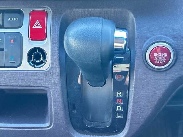 ホンダ Ｎ ＯＮＥ プレミアム 富山県 2015(平27)年 2.3万km プレミアムディープロッソパール 禁煙車/純正ナビ/TV　BLUETOOTH　ＤＶＤ再生機能有/衝突被害軽減システム/ＢＳＭ/バックカメラ/フォグランプ/プッシュスタート/スマートキー/純正フロアマット/純正アルミホイール/ベンチシート/ドアバイザー