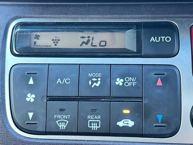 ホンダ Ｎ ＯＮＥ プレミアム 富山県 2015(平27)年 2.3万km プレミアムディープロッソパール 禁煙車/純正ナビ/TV　BLUETOOTH　ＤＶＤ再生機能有/衝突被害軽減システム/ＢＳＭ/バックカメラ/フォグランプ/プッシュスタート/スマートキー/純正フロアマット/純正アルミホイール/ベンチシート/ドアバイザー