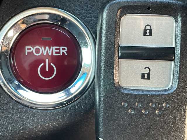 ホンダ ヴェゼル ハイブリッド X ホンダセンシング 茨城県 2016(平28)年 8.9万km ホワイトオーキッドパール 純正ナビ　/-TV/BT/AM/FM/衝突軽減システム　/バックカメラ　/ＬＥＤヘッドライト　/パドルシフト　/ドライブレコーダー　/レーダークルーズコントロール/純正16インチアルミホイール/電動格納ミラー　/アイドリングストップ　/ＥＴＣ　/プッシュスタート