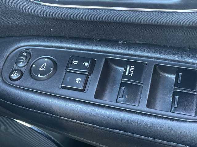 ホンダ ヴェゼル ハイブリッド X ホンダセンシング 茨城県 2016(平28)年 8.9万km ホワイトオーキッドパール 純正ナビ　/-TV/BT/AM/FM/衝突軽減システム　/バックカメラ　/ＬＥＤヘッドライト　/パドルシフト　/ドライブレコーダー　/レーダークルーズコントロール/純正16インチアルミホイール/電動格納ミラー　/アイドリングストップ　/ＥＴＣ　/プッシュスタート