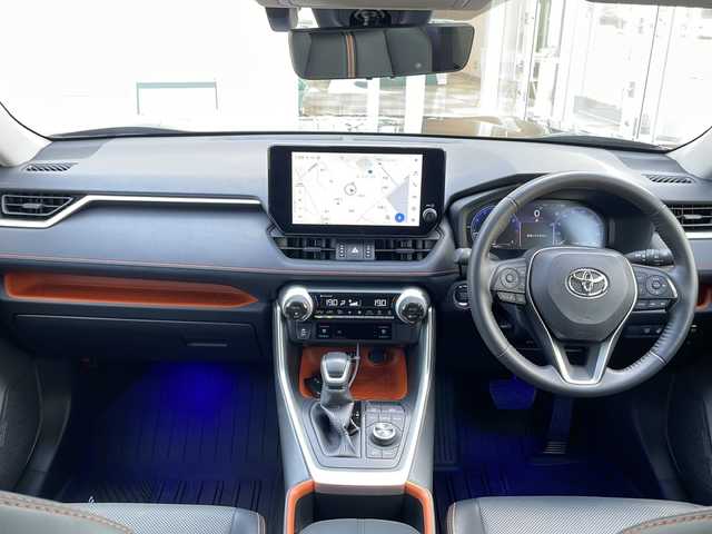 トヨタ ＲＡＶ４ アドベンチャー 道東・釧路十勝 2023(令5)年 1.2万km アティチュードブラックマイカ ワンオーナー/純正10.5インチナビ/　Bluetooth/フルセグTV/AM/FM/AppleCarPlay/AndroidAuto/トヨタセーフティセンス/　衝突被害軽減ブレーキ/　プリクラッシュセーフティ/　レーントレーシングアシスト/　レーダークルーズコントロール/　ロードサインアシスト/　オートハイビーム/　ブラインドスポットモニター/デジタルインナーミラー/ビルトインETC2.0/バックカメラ/LEDヘッドライト/LEDフォグランプ/合皮シート/純正19インチアルミホイール/シートヒーター(D/N席)/シートクーラー(D/N席)/ステアリングヒーター/D席パワーシート(シートメモリー付)/電動パーキングブレーキ(HOLDスイッチ付)/ドアバイザー/Silk Blaze ラバーフロアマット/サイド+カーテンエアバッグ/スマートキー×2本/保証書、取扱説明書付属
