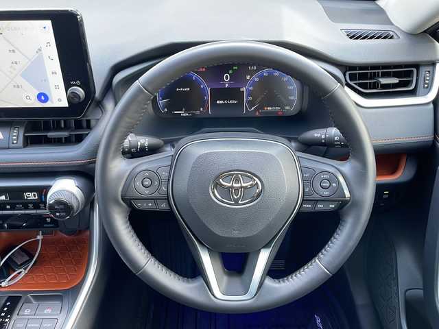 トヨタ ＲＡＶ４ アドベンチャー 道東・釧路十勝 2023(令5)年 1.2万km アティチュードブラックマイカ ワンオーナー/純正10.5インチナビ/　Bluetooth/フルセグTV/AM/FM/AppleCarPlay/AndroidAuto/トヨタセーフティセンス/　衝突被害軽減ブレーキ/　プリクラッシュセーフティ/　レーントレーシングアシスト/　レーダークルーズコントロール/　ロードサインアシスト/　オートハイビーム/　ブラインドスポットモニター/デジタルインナーミラー/ビルトインETC2.0/バックカメラ/LEDヘッドライト/LEDフォグランプ/合皮シート/純正19インチアルミホイール/シートヒーター(D/N席)/シートクーラー(D/N席)/ステアリングヒーター/D席パワーシート(シートメモリー付)/電動パーキングブレーキ(HOLDスイッチ付)/ドアバイザー/Silk Blaze ラバーフロアマット/サイド+カーテンエアバッグ/スマートキー×2本/保証書、取扱説明書付属