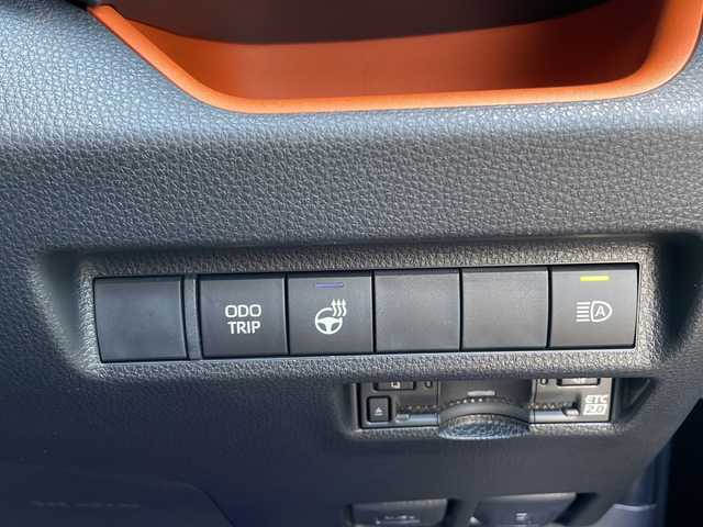 トヨタ ＲＡＶ４ アドベンチャー 道東・釧路十勝 2023(令5)年 1.2万km アティチュードブラックマイカ ワンオーナー/純正10.5インチナビ/　Bluetooth/フルセグTV/AM/FM/AppleCarPlay/AndroidAuto/トヨタセーフティセンス/　衝突被害軽減ブレーキ/　プリクラッシュセーフティ/　レーントレーシングアシスト/　レーダークルーズコントロール/　ロードサインアシスト/　オートハイビーム/　ブラインドスポットモニター/デジタルインナーミラー/ビルトインETC2.0/バックカメラ/LEDヘッドライト/LEDフォグランプ/合皮シート/純正19インチアルミホイール/シートヒーター(D/N席)/シートクーラー(D/N席)/ステアリングヒーター/D席パワーシート(シートメモリー付)/電動パーキングブレーキ(HOLDスイッチ付)/ドアバイザー/Silk Blaze ラバーフロアマット/サイド+カーテンエアバッグ/スマートキー×2本/保証書、取扱説明書付属