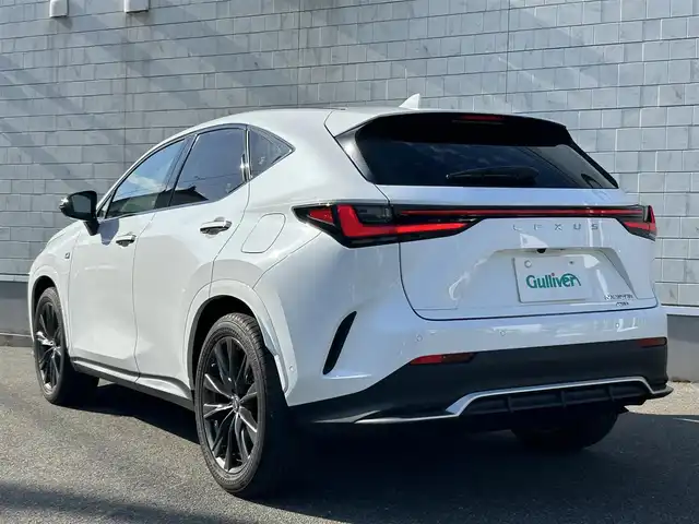 レクサス ＮＸ 350h Fスポーツ 山形県 2023(令5)年 1.3万km ホワイトノーヴァガラスフレーク 4WD/レクサスセーフティシステム＋/・衝突軽減ブレーキ/・ブラインドスポットモニター/・レーントレーシングアシスト/・パーキングサポートブレーキ/レーダークルーズコントロール/サンルーフ/デジタルインナーミラー/純正14インチナビ/・Bluetooth/フルセグTV/USB/Carplay/パノラマミックビューモニター/置くだけ充電/ビルドインETC/赤レザーシート/前席シートヒーター/エアシート/パワーバックドア/前席パワーシート/運転席メモリーシート/三眼LEDヘッドライト/ヘッドアップディスプレイ