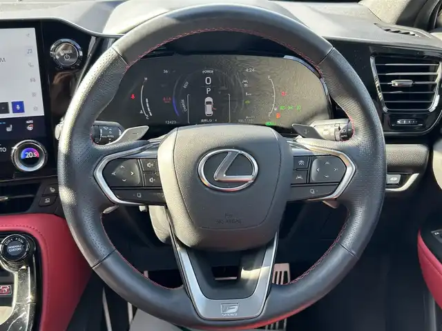 レクサス ＮＸ 350h Fスポーツ 山形県 2023(令5)年 1.3万km ホワイトノーヴァガラスフレーク 4WD/レクサスセーフティシステム＋/・衝突軽減ブレーキ/・ブラインドスポットモニター/・レーントレーシングアシスト/・パーキングサポートブレーキ/レーダークルーズコントロール/サンルーフ/デジタルインナーミラー/純正14インチナビ/・Bluetooth/フルセグTV/USB/Carplay/パノラマミックビューモニター/置くだけ充電/ビルドインETC/赤レザーシート/前席シートヒーター/エアシート/パワーバックドア/前席パワーシート/運転席メモリーシート/三眼LEDヘッドライト/ヘッドアップディスプレイ