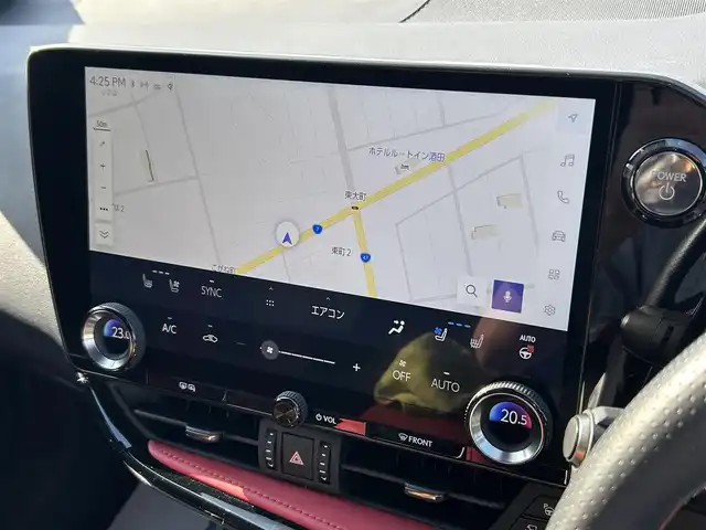 レクサス ＮＸ 350h Fスポーツ 山形県 2023(令5)年 1.3万km ホワイトノーヴァガラスフレーク 4WD/レクサスセーフティシステム＋/・衝突軽減ブレーキ/・ブラインドスポットモニター/・レーントレーシングアシスト/・パーキングサポートブレーキ/レーダークルーズコントロール/サンルーフ/デジタルインナーミラー/純正14インチナビ/・Bluetooth/フルセグTV/USB/Carplay/パノラマミックビューモニター/置くだけ充電/ビルドインETC/赤レザーシート/前席シートヒーター/エアシート/パワーバックドア/前席パワーシート/運転席メモリーシート/三眼LEDヘッドライト/ヘッドアップディスプレイ