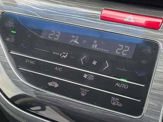 ホンダ オデッセイ アブソルート EX 長野県 2015(平27)年 11.1万km プレミアムヴィーナスブラックP (株)IDOMが運営する【じしゃロン長野店】の自社ローン専用車両になります。こちらは現金またはオートローンご利用時の価格です。自社ローンご希望の方は別途その旨お申付け下さい/純正ナビ/Bluetooth/バックカメラ/ETC/フルセグテレビ/純正フリップダウンモニター/HDMI/パドルシフト/クルーズコントロール/両側パワースライド/純正フロアマット/純正アルミホイール/LEDヘッドライト/オートライト