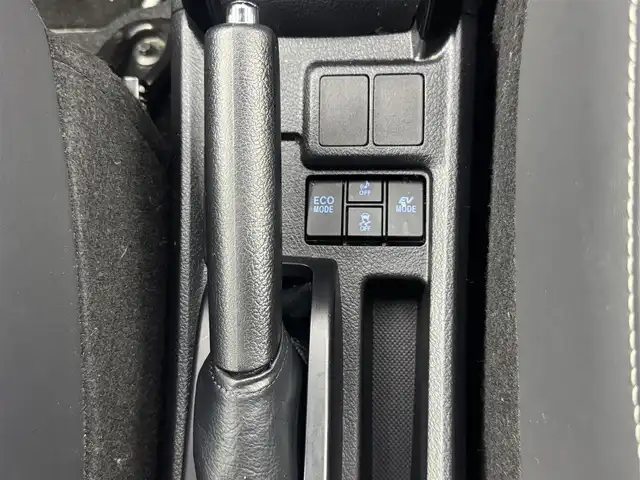 トヨタ カローラ フィールダー ハイブリッドG ダブルバイビー 愛知県 2017(平29)年 4.2万km ブラッキッシュアゲハガラスフレーク 純正ナビ/（フルセグ／ＢＴ／ＣＤ／ＤＶＤ）　/クルーズコントロール/バックカメラ/衝突被害軽減システム/レーンキープアシスト/コーナーセンサー/ハーフレザー　/ドアバイザー/ＥＴＣ２．０/純正ＡＷ/オートライト