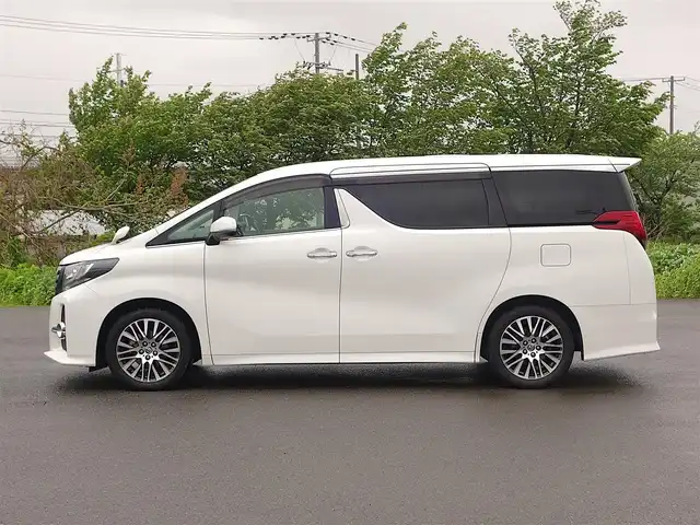 トヨタ アルファード S Cパッケージ 山形県 2017(平29)年 8.3万km ホワイトパールクリスタルシャイン フリップダウンモニター/純正SDナビ/　　【CD DVD BT フルセグ】/バックカメラ/両側パワースライドドア/電動リアゲート/レーダークルーズコントロール/LEDオートヘッドライト/パワーシート/オットマン/純正18インチアルミホイール/ルームミラー型ドライブレコーダー/コーナーセンサー/ステアリングスイッチ/MTモード付AT/ステアリングヒーター/電動格納ウィンカーミラー/フォグランプ/スマートキー×2/ETC
