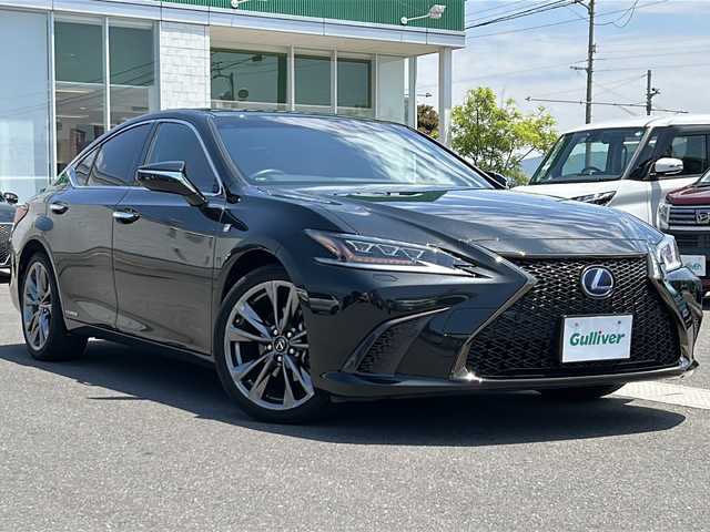 レクサス ＥＳ 300h Fスポーツ 香川県 2019(平31)年 6万km グラファイトブラックガラスフレーク サンルーフ/レーダークルーズコントロール/プリクラッシュセーフティ/前後コーナーセンサー/BSM/LTA/純正ナビ/・Bluetooth/・フルセグTV/・バックカメラ/・CD/DVD/メモリーシート/パワーシート（D席＋N席）/シートヒーター（D席＋N席）/エアシート（D席＋N席）/ステアリングヒーター/リアサンシート/純正フロアマット/三眼LEDヘッドライト/ETC２．０/デジタルルームミラー/シフトレンジ付き/UVカットガラス/EVモード/カードキー付き/保証書/取扱説明書