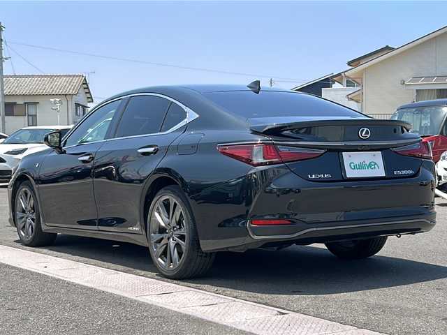 レクサス ＥＳ 300h Fスポーツ 香川県 2019(平31)年 6万km グラファイトブラックガラスフレーク サンルーフ/レーダークルーズコントロール/プリクラッシュセーフティ/前後コーナーセンサー/BSM/LTA/純正ナビ/・Bluetooth/・フルセグTV/・バックカメラ/・CD/DVD/メモリーシート/パワーシート（D席＋N席）/シートヒーター（D席＋N席）/エアシート（D席＋N席）/ステアリングヒーター/リアサンシート/純正フロアマット/三眼LEDヘッドライト/ETC２．０/デジタルルームミラー/シフトレンジ付き/UVカットガラス/EVモード/カードキー付き/保証書/取扱説明書