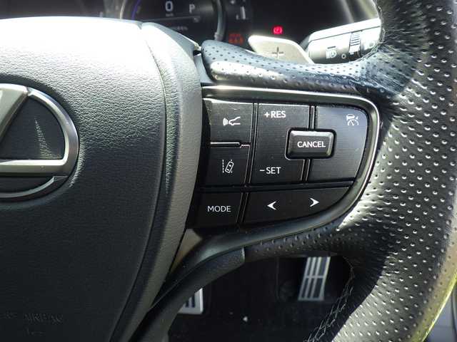 レクサス ＥＳ 300h Fスポーツ 千葉県 2020(令2)年 5.5万km グラファイトブラックガラスフレーク Lexus Safety System+/・プリクラッシュセーフティ/・レーンディパーチャーアラート/・オートハイビーム/・レーダークルーズコントロール/・ブラインドスポットモニター/ヘッドアップディスプレイ/ムーンルーフ/パワートランクリッド/ブラックレザーシート/前席パワーシート/エアシート/シートヒーター/純正SDナビ/地デジTV/【DVD/CD再生機能　Bluetooth接続】/パノラミックビューモニター/リバース連動ドアミラー（左/右）/革巻きステアリング/ステアリングスイッチ/パドルシフト/ETC（2.0）/LEDヘッドライト/フォグライト/ウインカーミラー/クリアランスソナー/純正19インチアルミホイル/サイド/カーテンエアバッグ/スマートキー