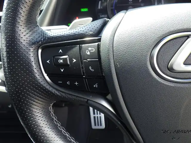 レクサス ＥＳ 300h Fスポーツ 千葉県 2020(令2)年 5.5万km グラファイトブラックガラスフレーク Lexus Safety System+/・プリクラッシュセーフティ/・レーンディパーチャーアラート/・オートハイビーム/・レーダークルーズコントロール/・ブラインドスポットモニター/ヘッドアップディスプレイ/ムーンルーフ/パワートランクリッド/ブラックレザーシート/前席パワーシート/エアシート/シートヒーター/純正SDナビ/地デジTV/【DVD/CD再生機能　Bluetooth接続】/パノラミックビューモニター/リバース連動ドアミラー（左/右）/革巻きステアリング/ステアリングスイッチ/パドルシフト/ETC（2.0）/LEDヘッドライト/フォグライト/ウインカーミラー/クリアランスソナー/純正19インチアルミホイル/サイド/カーテンエアバッグ/スマートキー