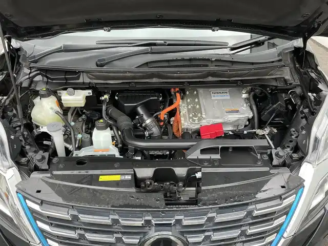 日産 セレナ e－パワー ハイウェイスター V 佐賀県 2020(令2)年 3.2万km ダイヤモンドブラック 7人乗り/プロパイロット/エマージェンシーブレーキ/インテリジェントクルーズコントロール/インテリジェントパーキングアシスト/車線逸脱警報/車線逸脱防止支援/側方支援/後側方支援/前後ソナー/純正SDナビ/・バックカメラ/・フルセグTV/BT/CD/DVD/12インチフリップダウンモニター/両側パワースライドドア/前席シートヒーター/純正16インチAW/LEDヘッドライト/オートライト/プッシュスタート/電動パーキングスイッチ/ETC/電動格納ミラー/ドアバイザー/ISOFIX/エアバックW/カーテン/スペアキー×１
