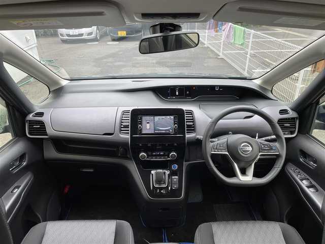 日産 セレナ e－パワー ハイウェイスター V 佐賀県 2020(令2)年 3.2万km ダイヤモンドブラック 7人乗り/プロパイロット/エマージェンシーブレーキ/インテリジェントクルーズコントロール/インテリジェントパーキングアシスト/車線逸脱警報/車線逸脱防止支援/側方支援/後側方支援/前後ソナー/純正SDナビ/・バックカメラ/・フルセグTV/BT/CD/DVD/12インチフリップダウンモニター/両側パワースライドドア/前席シートヒーター/純正16インチAW/LEDヘッドライト/オートライト/プッシュスタート/電動パーキングスイッチ/ETC/電動格納ミラー/ドアバイザー/ISOFIX/エアバックW/カーテン/スペアキー×１