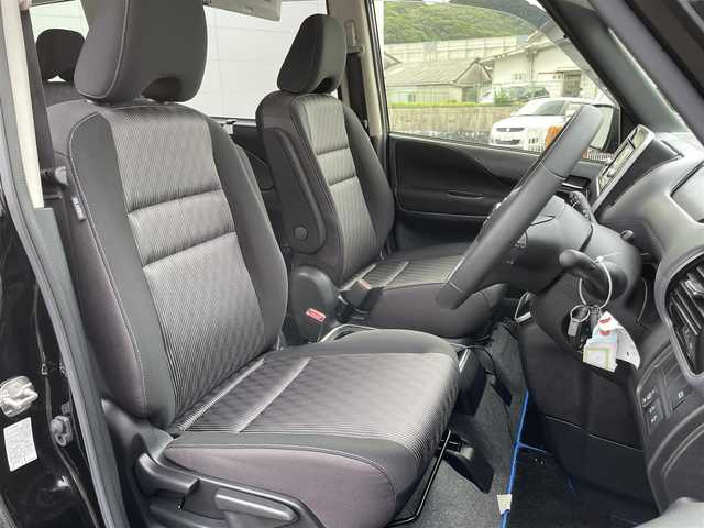 日産 セレナ e－パワー ハイウェイスター V 佐賀県 2020(令2)年 3.2万km ダイヤモンドブラック 7人乗り/プロパイロット/エマージェンシーブレーキ/インテリジェントクルーズコントロール/インテリジェントパーキングアシスト/車線逸脱警報/車線逸脱防止支援/側方支援/後側方支援/前後ソナー/純正SDナビ/・バックカメラ/・フルセグTV/BT/CD/DVD/12インチフリップダウンモニター/両側パワースライドドア/前席シートヒーター/純正16インチAW/LEDヘッドライト/オートライト/プッシュスタート/電動パーキングスイッチ/ETC/電動格納ミラー/ドアバイザー/ISOFIX/エアバックW/カーテン/スペアキー×１