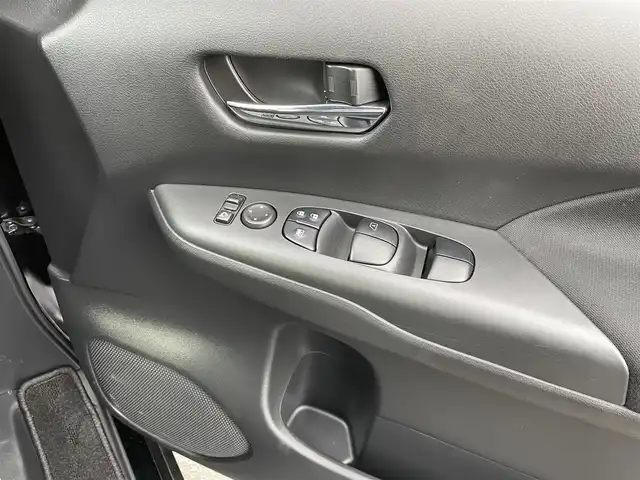 日産 セレナ e－パワー ハイウェイスター V 佐賀県 2020(令2)年 3.2万km ダイヤモンドブラック 7人乗り/プロパイロット/エマージェンシーブレーキ/インテリジェントクルーズコントロール/インテリジェントパーキングアシスト/車線逸脱警報/車線逸脱防止支援/側方支援/後側方支援/前後ソナー/純正SDナビ/・バックカメラ/・フルセグTV/BT/CD/DVD/12インチフリップダウンモニター/両側パワースライドドア/前席シートヒーター/純正16インチAW/LEDヘッドライト/オートライト/プッシュスタート/電動パーキングスイッチ/ETC/電動格納ミラー/ドアバイザー/ISOFIX/エアバックW/カーテン/スペアキー×１