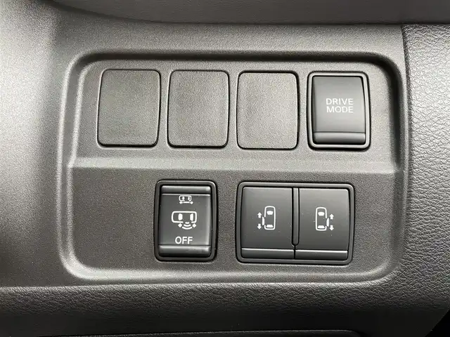 日産 セレナ e－パワー ハイウェイスター V 佐賀県 2020(令2)年 3.2万km ダイヤモンドブラック 7人乗り/プロパイロット/エマージェンシーブレーキ/インテリジェントクルーズコントロール/インテリジェントパーキングアシスト/車線逸脱警報/車線逸脱防止支援/側方支援/後側方支援/前後ソナー/純正SDナビ/・バックカメラ/・フルセグTV/BT/CD/DVD/12インチフリップダウンモニター/両側パワースライドドア/前席シートヒーター/純正16インチAW/LEDヘッドライト/オートライト/プッシュスタート/電動パーキングスイッチ/ETC/電動格納ミラー/ドアバイザー/ISOFIX/エアバックW/カーテン/スペアキー×１