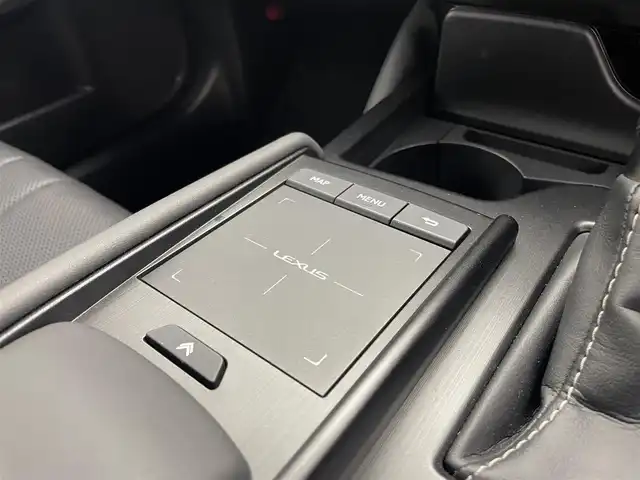 レクサス ＥＳ 300h Fスポーツ 茨城県 2020(令2)年 5.6万km ホワイトノーヴァガラスフレーク 純正12.3型ナビ/バックカメラ/フルセグ/サンルーフ/TRDマフラー/衝突被害軽減ブレーキ/車線逸脱抑制装置/レーダークルーズコントロール/オートマチックハイビーム/クリアランスソナー/BSM/ETC2.0/ドラレコ/シートヒーター/ベンチレーション/ステアリングヒーター/純正19インチAW/LEDヘッドライト/スマートキー