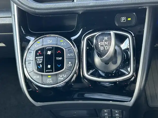 トヨタ ヴォクシー ハイブリッド ZS 煌 奈良県 2018(平30)年 5.9万km ホワイトパールクリスタルシャイン モデリスタフルエアロ /アルパインナビ　/(HDMI/DVD/CD/USB)/フルセグＴＶ　/バックカメラ　/ＥＴＣ　/レーダークルーズコントロール　/衝突被害軽減システム /前席シートヒーター /両側パワースライドドア /リアサンシェード