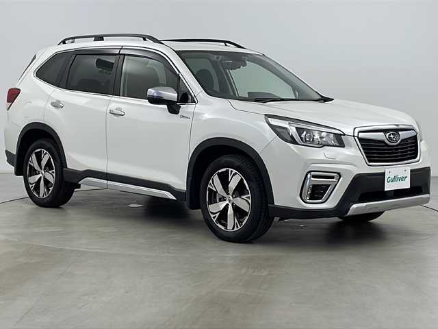 スバル フォレスター ハイブリッド アドバンス 道央・札幌 2020(令2)年 5万km クリスタルホワイトP ・4WD/・寒冷地仕様/・純正SDナビ&フルセグ&CD&DVD&BT/・アイサイトVer3/・プリクラッシュセーフティ/・前後誤発進抑制/・ブラインドスポットモニター/・レーンキープアシスト/・クルーズコントロール/・DIATONE SOUND/・デジタルインナーミラー/・ドライバーモニタリングシステム/・パワーバックドア/・バックカメラ/・フロントカメラ/・サイドカメラ/・シートヒーター/・パワーシート/・メモリーシート/・ハーフレザーシート/・ハンドルヒーター/・革巻きステアリング/・ステアリングスイッチ/・純正ドライブレコーダー/・ビルトインETC/・フロントワイパーデアイサー/・ミラーヒーター/・オートライト/・LEDヘッドライト/・LEDフォグ/・e-BOXER/・X MODE/・ルーフレール/・スペアキー/・スマートキー/・プッシュスタート/・アイドリングストップ/・横滑り防止