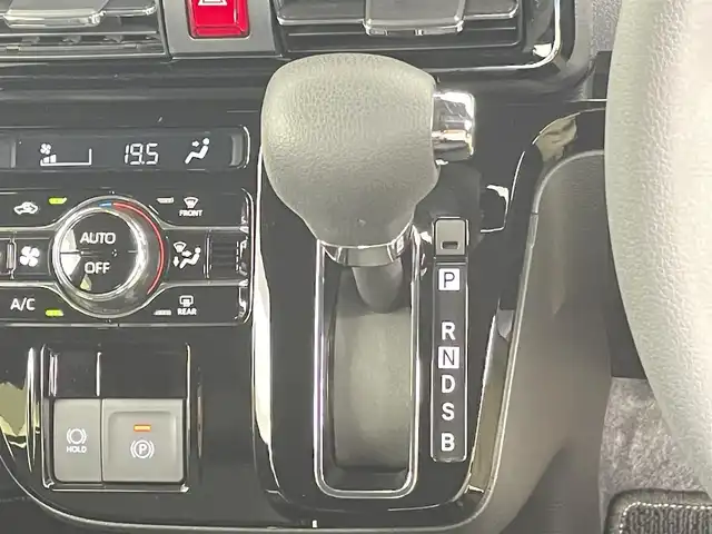 ダイハツ タント カスタム X 千葉県 2023(令5)年 0.7万km クールバイオレットクリスタルシャイン 禁煙車/両側電動ドア/スマートアシスト/・先行車発進システム/・車線逸脱警報システム/・レーンキープアシスト/・コーナーセンサー/純正メモリナビ/・型番：NMZK-W73D/・CD/DVD/USB/Bluetooth/フルセグTV/・TVキャンセラー/・バックカメラ/・ビルトインETC/ハーフレザーシート/・DNシートヒーター/ステアリングスイッチ/電子パーキング/・ブレーキホールド/純正フロアマット/純正ドアバイザー/純正15インチAW/オートライト/・LEDヘッドライト/・LEDフォグランプ