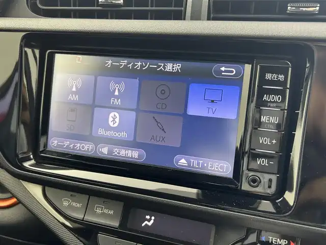 トヨタ アクア X－URBAN ソリッド 群馬県 2017(平29)年 5.2万km スーパーレッドⅤ 純正７インチナビ　バックカメラ　衝突軽減ブレーキ　車線逸脱警報　オートマチックハイビーム　オートライト　ハーフレザーシート　純正アルミ　ＥＴＣ　革巻きステアリング　ステアリングスイッチ　禁煙車