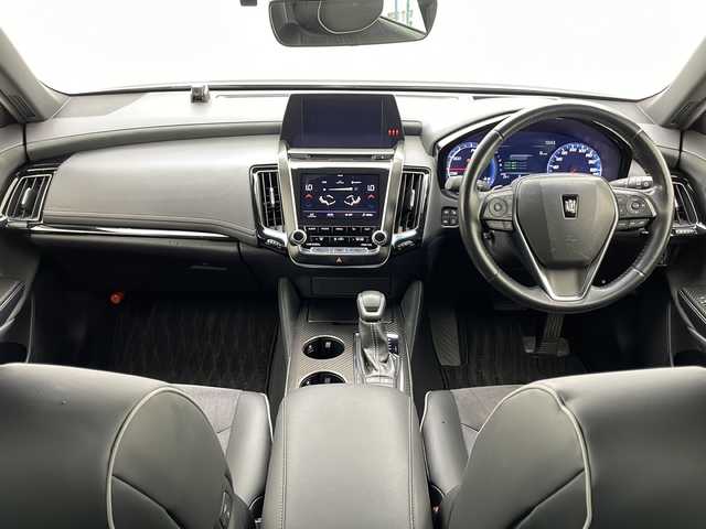 トヨタ クラウン ハイブリッド RS アドバンス 千葉県 2019(令1)年 3.4万km プレシャスブラックパール トヨタセーフティセンス/（プリクラッシュセーフティ　レーンキープアシスト　レーダークルーズコントロール　標識認識機能　コーナーセンサー　オートマチックハイビーム）/純正メモリナビ/（フルセグ/Bluetooth/CD/DVD/ブルーレイ//USB/Miracast）/バックカメラ/ビルトインETC/ドライブレコーダー（前のみ）/ヘッドアップディスプレイ/ブラインドスポットモニター/アイドリングストップ/ハーフレザーシート/シートメモリー/パドルシフト/スマートキー/プッシュスタート/LEDヘッドライト/フォグライト/電動格納ミラー/純正フロアマット/純正サイドバイザー/W＋サイド＋カーテンエアバッグ/純正18インチアルミホイール