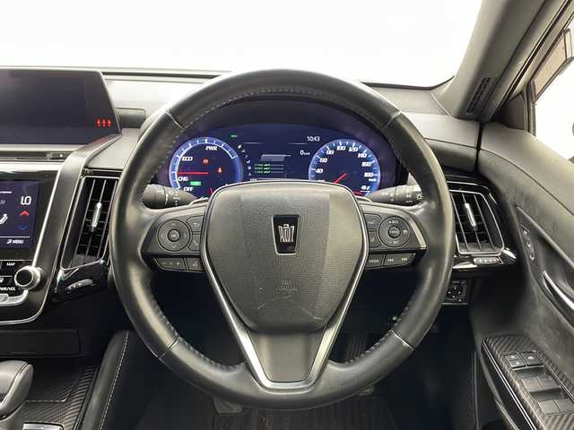 トヨタ クラウン ハイブリッド RS アドバンス 千葉県 2019(令1)年 3.4万km プレシャスブラックパール トヨタセーフティセンス/（プリクラッシュセーフティ　レーンキープアシスト　レーダークルーズコントロール　標識認識機能　コーナーセンサー　オートマチックハイビーム）/純正メモリナビ/（フルセグ/Bluetooth/CD/DVD/ブルーレイ//USB/Miracast）/バックカメラ/ビルトインETC/ドライブレコーダー（前のみ）/ヘッドアップディスプレイ/ブラインドスポットモニター/アイドリングストップ/ハーフレザーシート/シートメモリー/パドルシフト/スマートキー/プッシュスタート/LEDヘッドライト/フォグライト/電動格納ミラー/純正フロアマット/純正サイドバイザー/W＋サイド＋カーテンエアバッグ/純正18インチアルミホイール