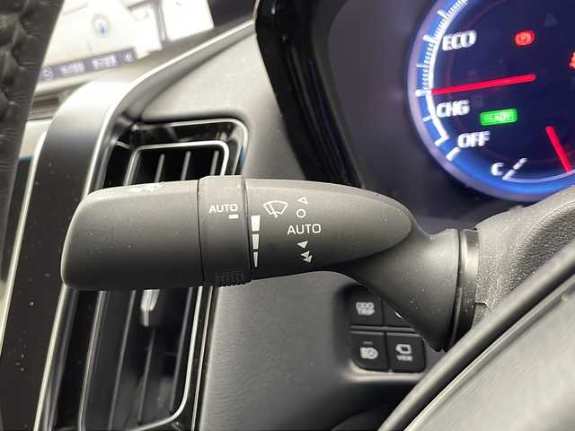 トヨタ クラウン ハイブリッド RS アドバンス 千葉県 2019(令1)年 3.4万km プレシャスブラックパール トヨタセーフティセンス/（プリクラッシュセーフティ　レーンキープアシスト　レーダークルーズコントロール　標識認識機能　コーナーセンサー　オートマチックハイビーム）/純正メモリナビ/（フルセグ/Bluetooth/CD/DVD/ブルーレイ//USB/Miracast）/バックカメラ/ビルトインETC/ドライブレコーダー（前のみ）/ヘッドアップディスプレイ/ブラインドスポットモニター/アイドリングストップ/ハーフレザーシート/シートメモリー/パドルシフト/スマートキー/プッシュスタート/LEDヘッドライト/フォグライト/電動格納ミラー/純正フロアマット/純正サイドバイザー/W＋サイド＋カーテンエアバッグ/純正18インチアルミホイール