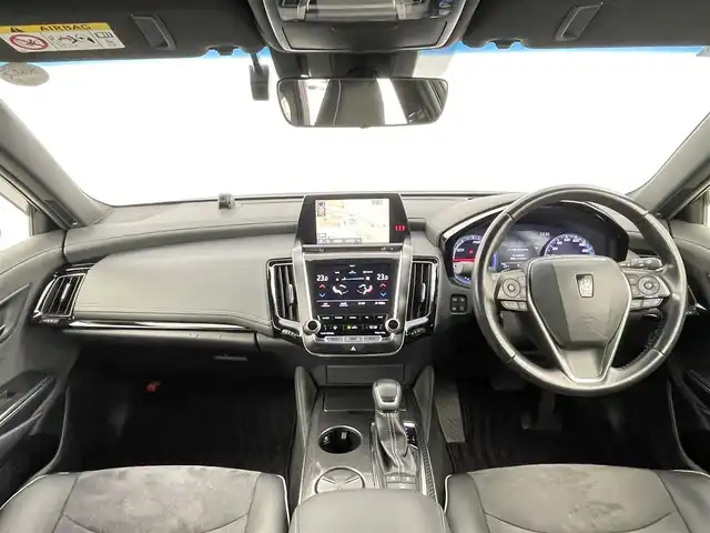 トヨタ クラウン ハイブリッド RS アドバンス 千葉県 2019(令1)年 3.4万km プレシャスブラックパール 禁煙車/トヨタセーフティセンス/・レーダークルーズコントロール/・ブラインドスポットモニター/・ヘッドアップディスプレイ/・プリクラッシュセーフティ/・プリクラッシュセーフティブレーキ/・クリアランスソナー/・パーキングアシスト/純正メモリナビ/・CD/DVD/USB/Bluetooth/フルセグTV/・バックカメラ/・ビルトインETC/皮巻きステアリング/・ステアリングスイッチ/・ステアリングヒーター/ハーフレザーシート/・D席メモリ付きパワーシート/MT付きAT/純正フロアマット/純正18インチAW/オートライト/・オートマチックハイビーム/・LEDヘッドライト/・LEDフォグランプ
