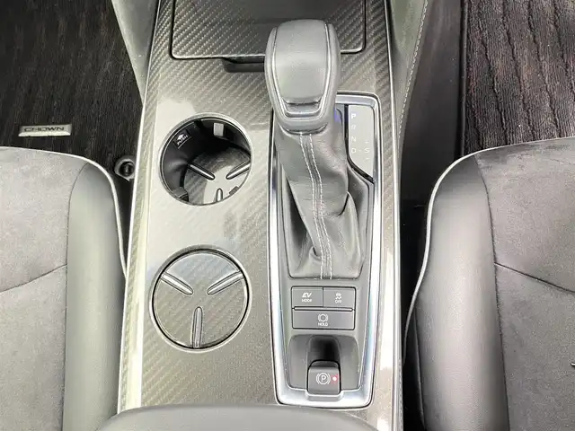 トヨタ クラウン ハイブリッド RS アドバンス 千葉県 2019(令1)年 3.4万km プレシャスブラックパール 禁煙車/トヨタセーフティセンス/・レーダークルーズコントロール/・ブラインドスポットモニター/・ヘッドアップディスプレイ/・プリクラッシュセーフティ/・プリクラッシュセーフティブレーキ/・クリアランスソナー/・パーキングアシスト/純正メモリナビ/・CD/DVD/USB/Bluetooth/フルセグTV/・バックカメラ/・ビルトインETC/皮巻きステアリング/・ステアリングスイッチ/・ステアリングヒーター/ハーフレザーシート/・D席メモリ付きパワーシート/MT付きAT/純正フロアマット/純正18インチAW/オートライト/・オートマチックハイビーム/・LEDヘッドライト/・LEDフォグランプ