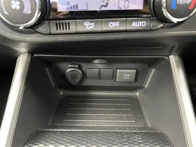トヨタ ライズ G 愛知県 2019(令1)年 2.3万km レーザーブルークリスタルシャイン トヨタセーフティセンス/・プリクラッシュセーフティ/・ブラインドスポットモニター/・クリアランスソナー/・リアクロストラフィックアラート/・先行者発進/・オートマチックハイビーム/純正7インチSDナビ/・フルセグTV/・Bluetooth/・HDMI/・CD/DVD/・AM/FM/・HDMI/USBポート/ステアリングリモコン/バックカメラ/ドライブレコーダー/ETC/純正16インチAW/純正LEDヘッドライト/純正フロアマット