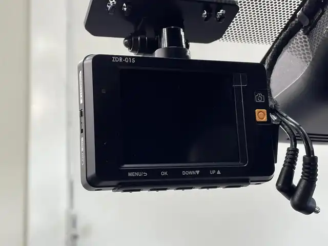 トヨタ ヤリス ハイブリッド G 愛知県 2020(令2)年 2.8万km ブラック/ホワイト 純正８インチディスプレイナビ/（Bluetooth/FM/AM/USB/スマートフォン連携/Miracast)/トヨタセーフティセンス　/　　-プリクラッシュセーフティ　/　　-レーントレーニングアシスト（LTA)/　　-オートマチックハイビーム　/　　-レーダークルーズコントロール　/　　-ロードサインアシスト/先行車発進お知らせ/ビルトインＥＴＣ　/バックカメラ　/ドライブレコーダー　/ＵＳＢ接続　/プッシュスタート/　　-スマートキー/ISOFIX/純正フロアマット