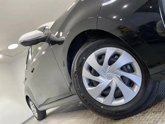 トヨタ ヤリス ハイブリッド G 愛知県 2020(令2)年 2.8万km ブラック/ホワイト 純正８インチディスプレイナビ/（Bluetooth/FM/AM/USB/スマートフォン連携/Miracast)/トヨタセーフティセンス　/　　-プリクラッシュセーフティ　/　　-レーントレーニングアシスト（LTA)/　　-オートマチックハイビーム　/　　-レーダークルーズコントロール　/　　-ロードサインアシスト/先行車発進お知らせ/ビルトインＥＴＣ　/バックカメラ　/ドライブレコーダー　/ＵＳＢ接続　/プッシュスタート/　　-スマートキー/ISOFIX/純正フロアマット