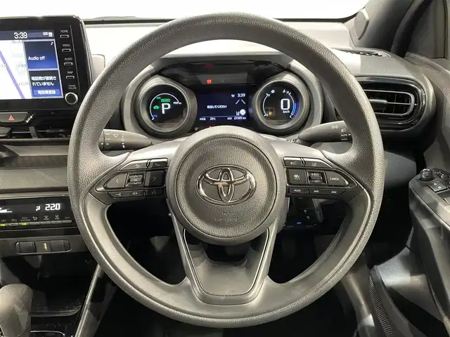 トヨタ ヤリス ハイブリッド G 愛知県 2020(令2)年 2.8万km ブラック/ホワイト 純正８インチディスプレイナビ/（Bluetooth/FM/AM/USB/スマートフォン連携/Miracast)/トヨタセーフティセンス　/　　-プリクラッシュセーフティ　/　　-レーントレーニングアシスト（LTA)/　　-オートマチックハイビーム　/　　-レーダークルーズコントロール　/　　-ロードサインアシスト/先行車発進お知らせ/ビルトインＥＴＣ　/バックカメラ　/ドライブレコーダー　/ＵＳＢ接続　/プッシュスタート/　　-スマートキー/ISOFIX/純正フロアマット