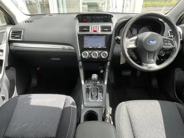 スバル フォレスター 2．0i－L アイサイト 道央・札幌 2015(平27)年 14.6万km クリスタルホワイトP ・４WD/・ワンオーナー/・社外メモリナビ/　CD・DVD・SD・Bluetooth/・フルセグTV/・バックカメラ/・ETC/・レーダークルーズ/・衝突軽減ブレーキ/・レーンキープアシスト/・横滑り防止装置/・ダウンヒルアシストコントロール/・パドルシフト/・ステアリングスイッチ/・オートライト/・フォグランプ/・プッシュスタート/・パワーシート/・シートヒーター/・積込冬タイヤAWセット/・取扱説明書/・保証書/・スマートキー/・スペアキー/・純正エンジンスターター